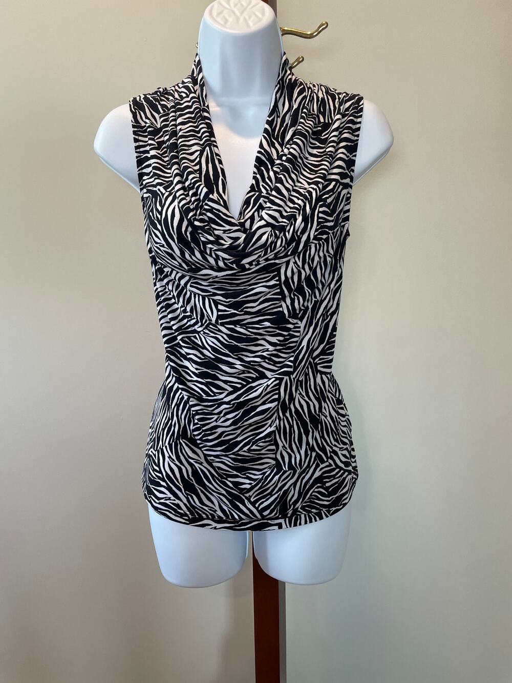 Tahari Top Black White Sleeveless Scoop Neck Size M